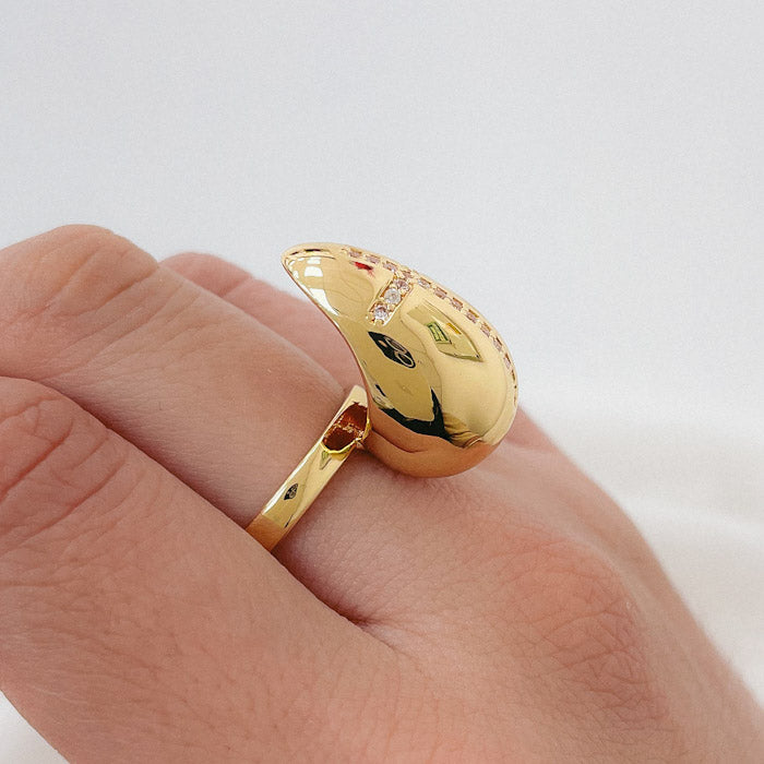 Anillo Dorado Gota Cruz con Cristal AND006